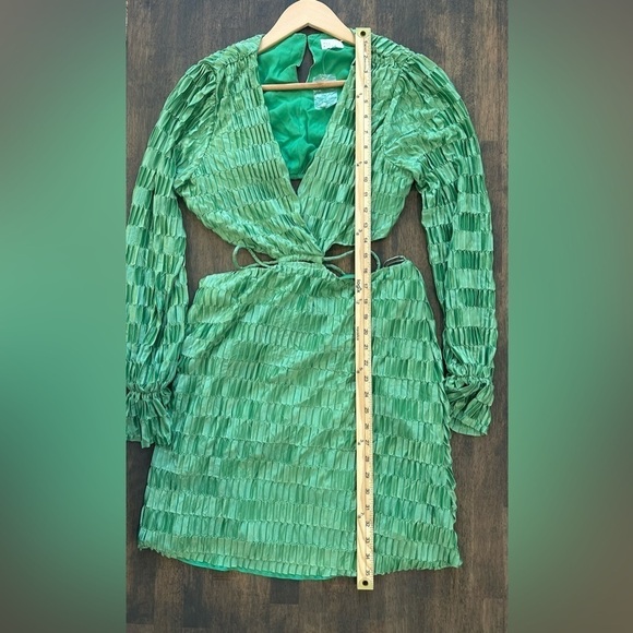 Vici Dee Ally Green Dress - Picture 5 of 7